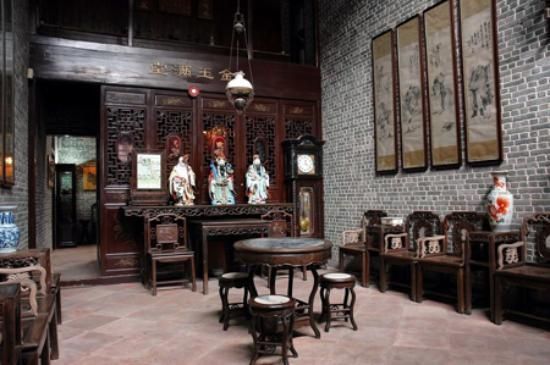 Ancient Chinese House Interior - How Clutter Affects You and (Maybe) Your Home’s Feng Shui