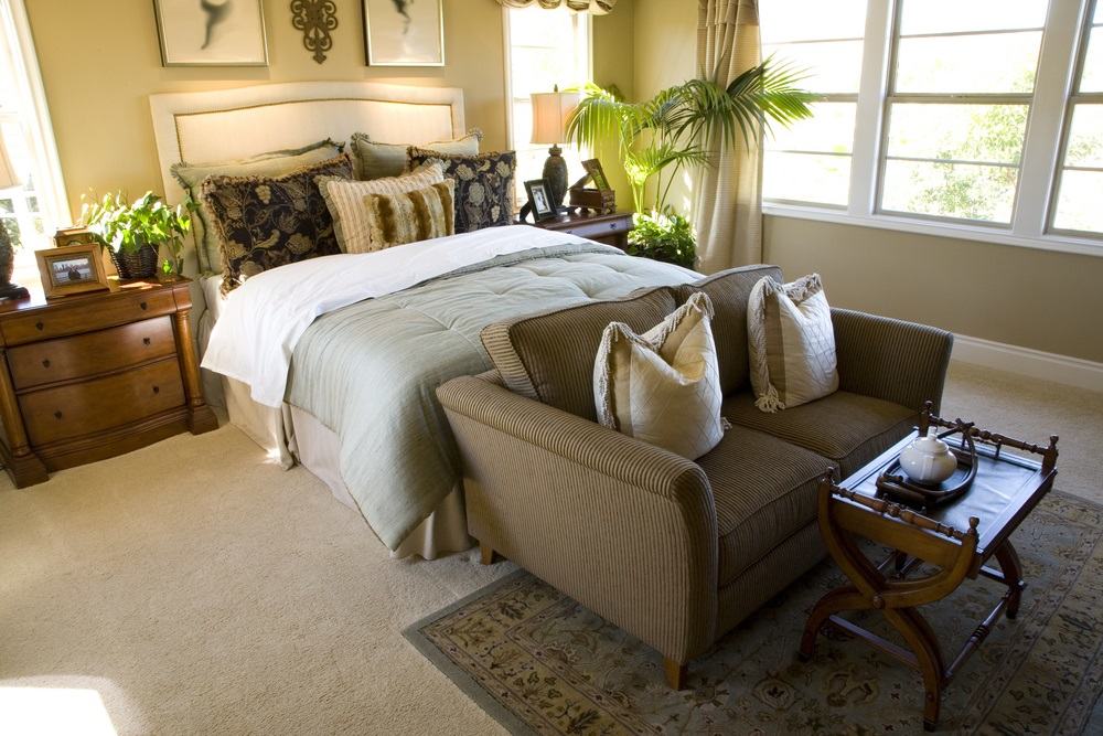 Bedroom with sofa at end of bed - Applying Feng Shui to Couples with Opposite Kua Groups