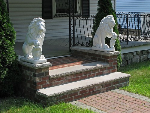 feng shui stone lions in front door - Avoid These 5 Types of Bad Feng Shui Outside Your Home