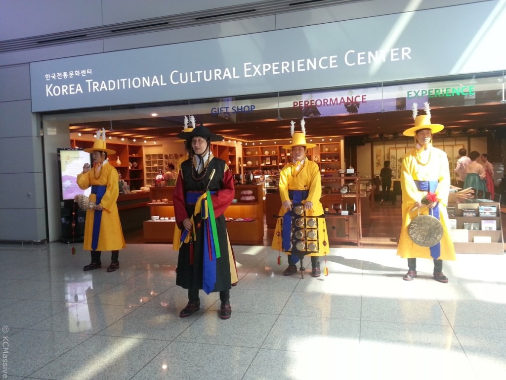 incheon airport korea culture dressed performance min 1024x768 - Top 10 International Airports with Awesome Feng Shui