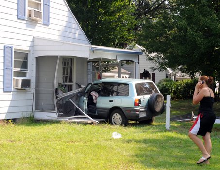 large CarCrash - Is the Feng Shui of Houses Facing T-Junction Really That Bad?