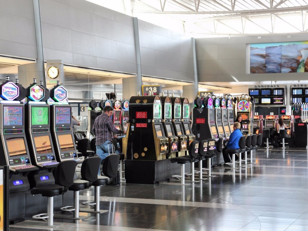 Las Vegas McCarran International Airport Slot Machines 1024x768 - Top 10 International Airports with Awesome Feng Shui