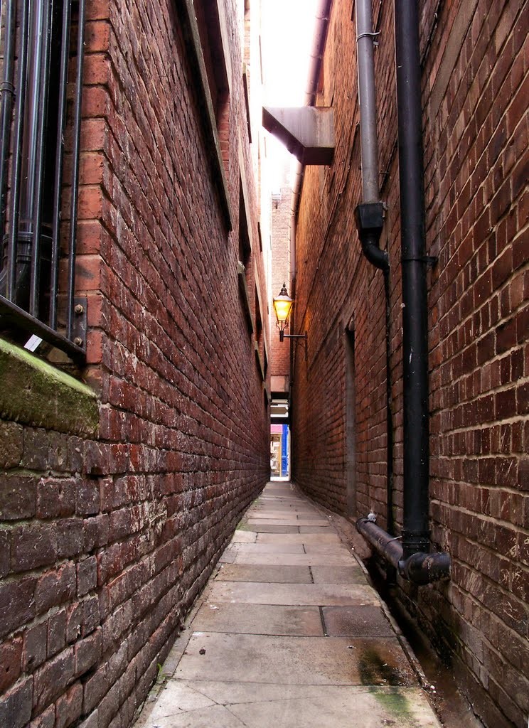 Long Narrow Alley New York 744x1024 - Is the Feng Shui of Houses Facing T-Junction Really That Bad?