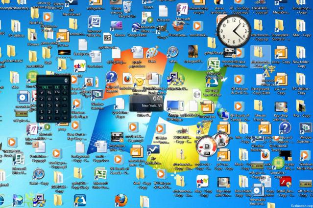 messy PC desktop 1 - 21 Productivity Lessons I Learned from Feng Shui Principles