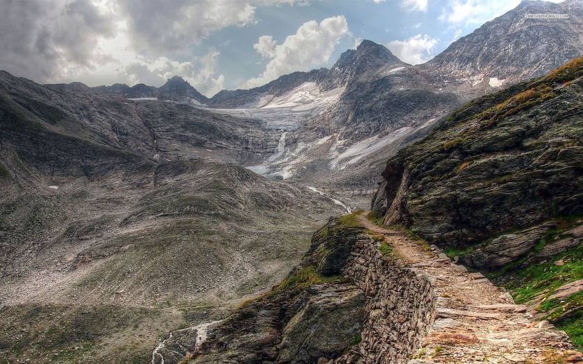 Rock bald mountain has inauspicious feng shui - Is Clutter Really Part of Feng Shui?