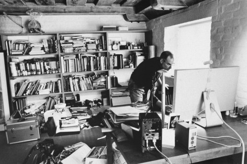 steve jobs desk clutter feng shui creativity - Is Clutter Really Part of Feng Shui?