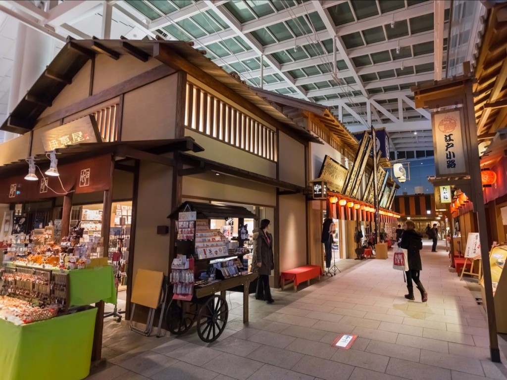 Tokyo Haneda Airport with Traditional Building Structures 1024x768 - Top 10 International Airports with Awesome Feng Shui