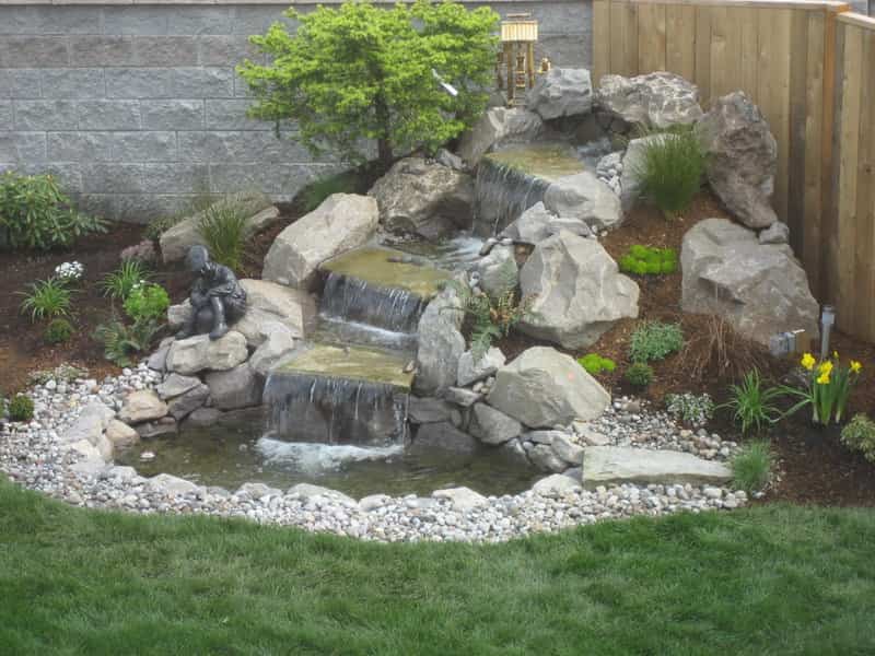 water fountain feng shui backyard min - Can Feng Shui Help Us Become Rich?