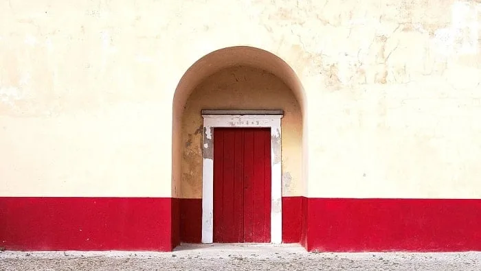 red front door feng shui