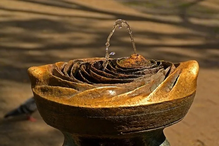 water fountain feng shui wealth